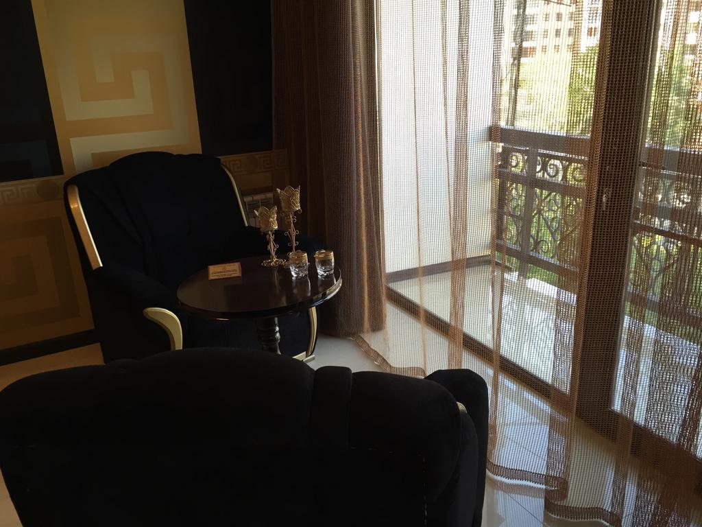 Versace Downtown Jerevan Rom bilde